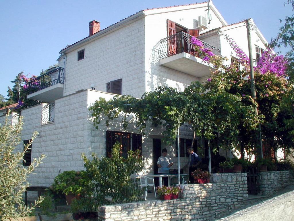 Apartments Raic Supetar Bagian luar foto