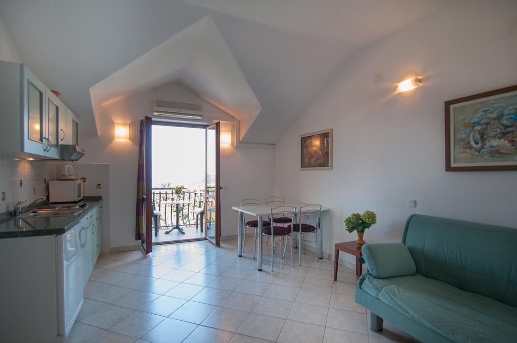Apartments Raic Supetar Bagian luar foto