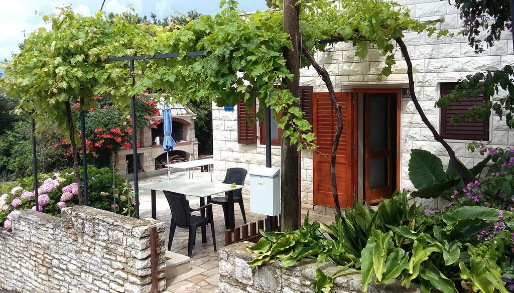 Apartments Raic Supetar Bagian luar foto